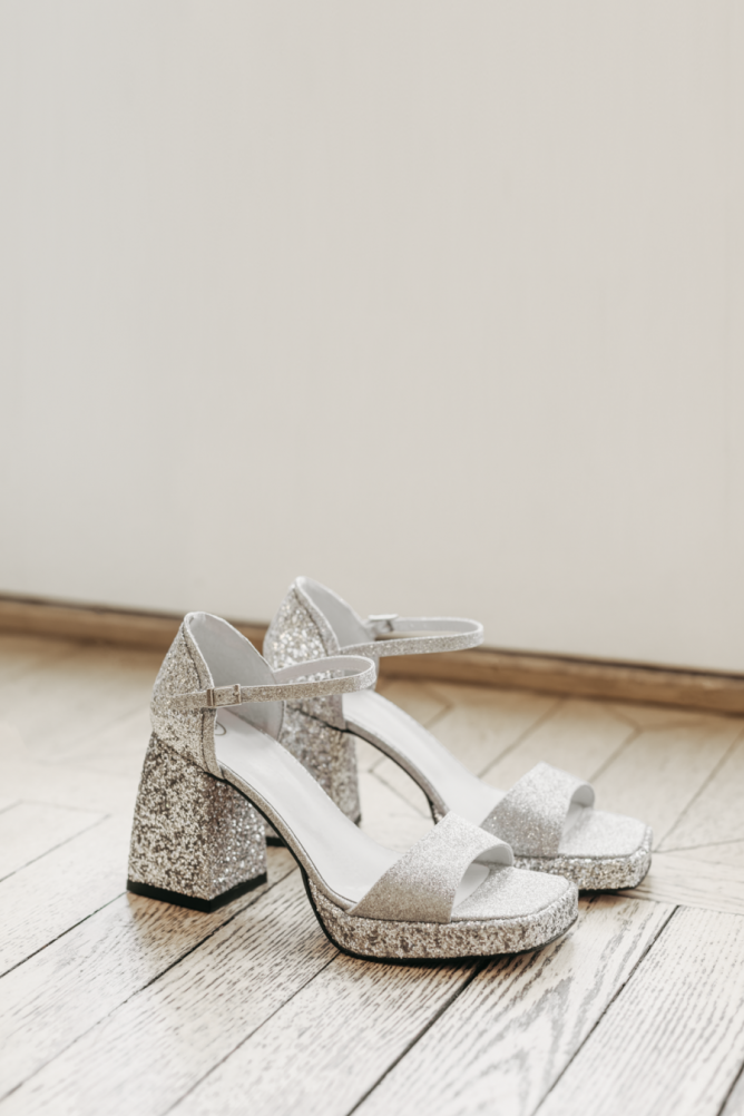 model 2121 na koturnie- kolor BIT SREBRO, obcas nr 7, wys. 10cm, powlekany - kolor BIT SREBRO, zapięcie klasyczne - kolor BIT SREBRO